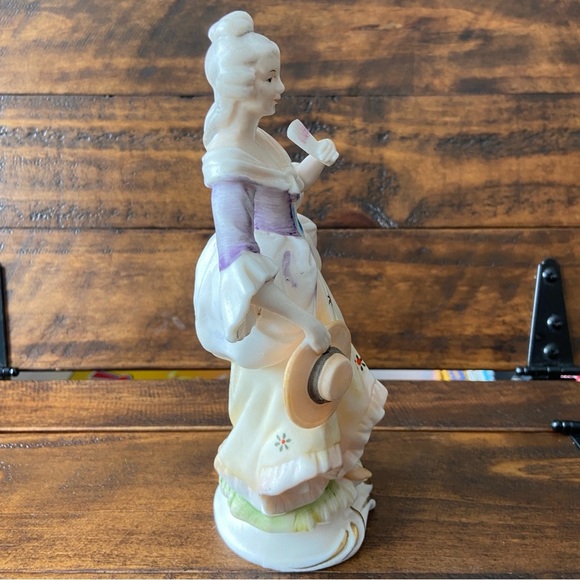 8” Vintage Porcelain Figurine of a Lady with a Fan Figurine - Picture 4 of 13
